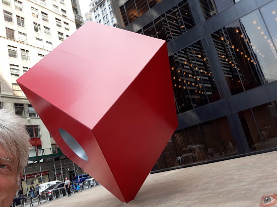 Red Cube Skulptur von Isamo Noguchi