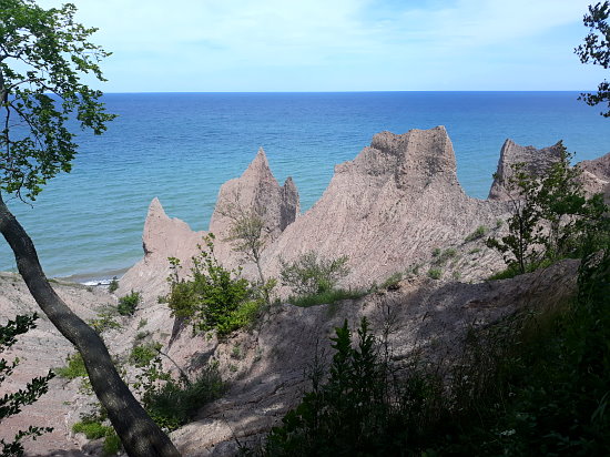 Chimney Bluffs State Park