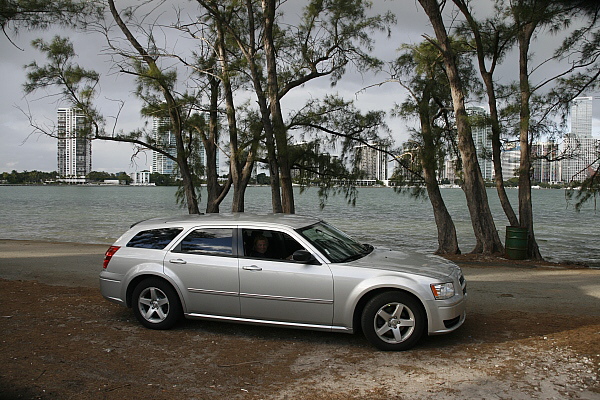 Dodge magnum 2000