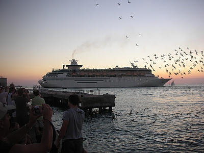 Sundown in Key West - die Majesty of the Seas dreht gerade ab.....
