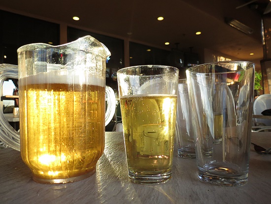 Pitcher Bud in der Dam Bar