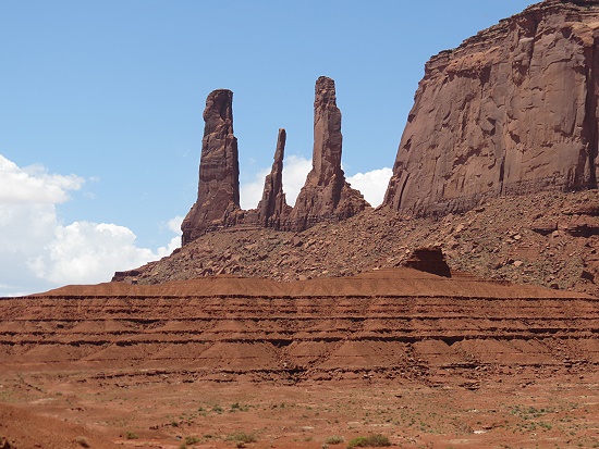 Monument Valley  - 3 Sisters oder W