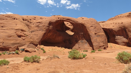 Monument Valley - Moccasin Arch