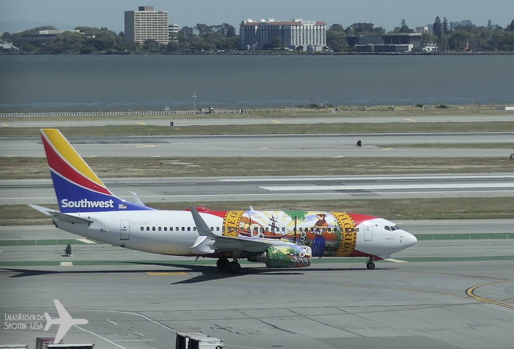 Southwest Airlines - Boeing 737-7H4 (WL) - N945WN "Florida One" special colours