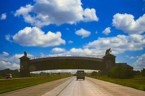 Great River Road Archway Monument