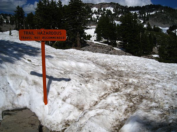 Kurz vor dem Trailhead steht folgendes Schild