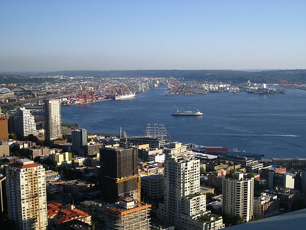 Blick von der Space Needle auf Seattle