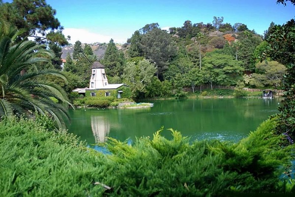 Tempel am Lake Shrine