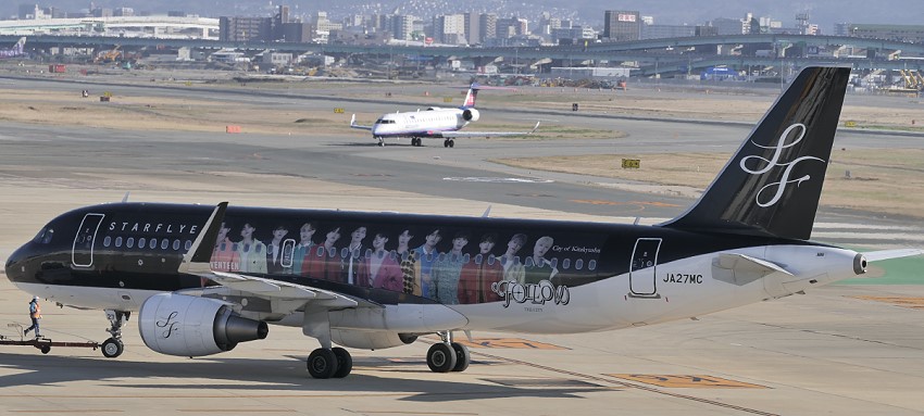 Starflyer Airbus A320-214 JA27MC "Seventeen Follow the City"  sticke