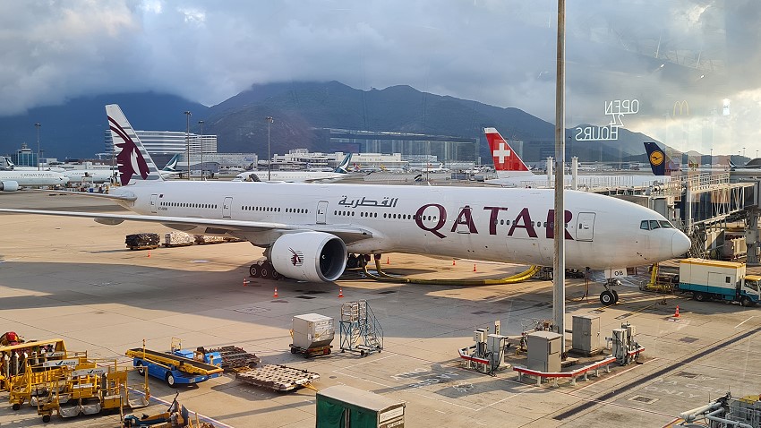 Qatar Airlines - Boeing 777-367ER - A7-BOB - Hongkon