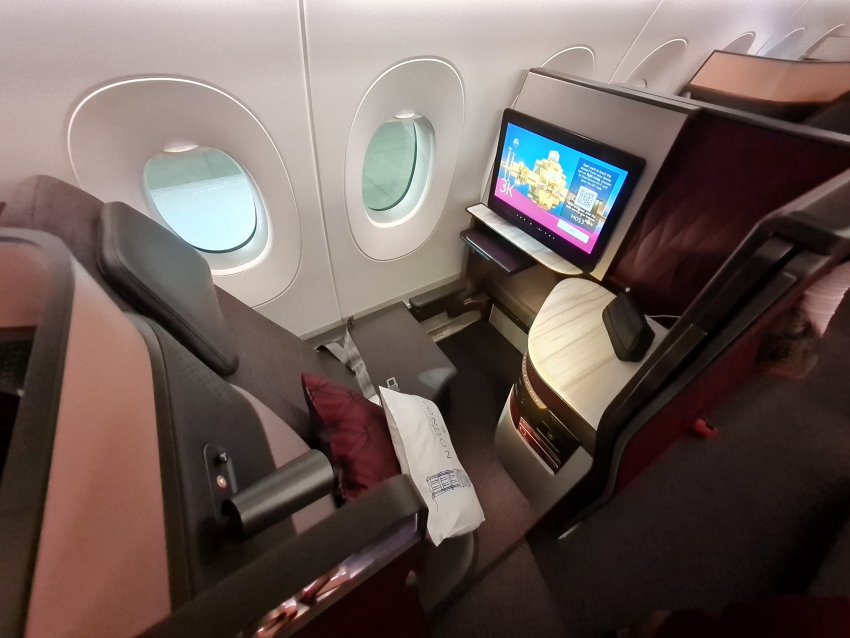 Qatar A350-1041 Q-Suite 2K