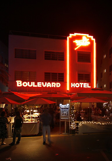 Boulevard Hotel