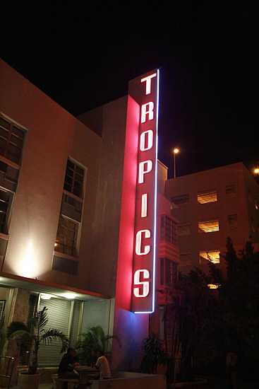 Hotel Tropics