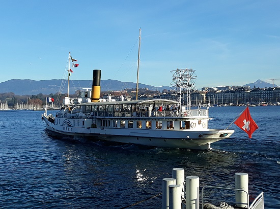 Schaufelraddampfer auf dem Genfer See