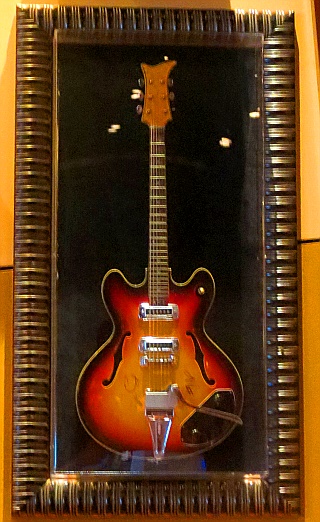 Hard Rock Cafe Biloxi - Gitarre von U2's The Edge