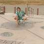 Four Corners bezeichnet die einzige Stelle der Vereinigten Staaten, an der mit Arizona, Colorado, New Mexico und Utah vier Bundesstaaten aufeinandertreffen. Sie befindet sich im Navajo-Indianerreservat auf dem Colorado-Plateau und ist mit einem Denkmal - dem Four Corners Monument - gekennzeichnet.<br />Besucht am 14.5.1995