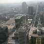 Gateway Arch<br />Erster Blick: Nach links. Leider ist nicht die beste Zeit, weil Gegenlicht ist. Vormittags wäre es besser. Geradeaus ist das Old Court House und der Kiener Plaza zu sehen, links das Busch Stadium, in dem gerade ein Baseballspiel stattfindet.