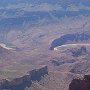 Bereits vor über 3.000 Jahren lebten Menschen im Bereich des Grand Canyon. Die Desert Culture genannten Indianer waren Jäger und Sammler, die Körbe und Sandalen herstellen konnten und mit Speerspitzen aus Stein auf die Jagd gingen.