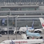 Weiter geht's in Terminal 1, zuerst zu den Departure Gates mit Blick auf Terminal 3<br />Hong Kong Express - Airbus A321-231(WL) - B-LEB<br />HND - Observatory Terminal 1 - 19.03.2024 - 06:36