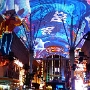 Die Fremont Street nachts.