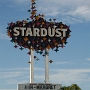 Das Stardust wurde 1958 eröffnet und war 48 Jahre lang ununterbrochen in Betrieb. Kurz nach der Eröffnung des Resorts wurde das nicht mehr existierende nahe gelegene Royal Nevada Hotel und Casino (eröffnet 1955) in einen Teil des Stardust umgewandelt, und 1991 wurde ein 32-stöckiger Turm hinzugefügt. <br />12.10.2005