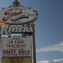 Das Riviera wurde am 20. April 1955 als erstes großes Casino und neuntes Resort am Las Vegas Strip eröffnet. Architektonisch setzte das Riviera neue Maßstäbe: Zuvor waren Hotels am Strip wie große Motels aufgebaut. Im Laufe der Zeit wechselte das Hotel mehrfach die Besitzer, einige Zeit wurde den Betreibern eine Nähe zur La Cosa Nostra nachgesagt. So wurde Gus Greenbaum nach seinen Erfolgen beim Flamingo Las Vegas, das er 1947 nach dem Tod von Bugsy Siegel übernommen hatte, von Anthony Accardo und Jake Guzik überzeugt, auch im Riviera die Kontrolle zu übernehmen, da es bis dahin fünf Millionen US-Dollar Verlust produziert hatte.<br />12.10.2005