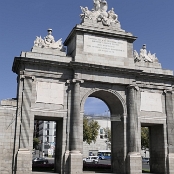 26.9.2022 - 13:31
Puerta de Toledo - Im klassizistischen Stil mit Steinbögen und -statuen erbautes Stadttor zu Ehren von Ferdinand VII.