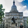 Michigan's erstes Capitol stand in Detroit. Nach einer Legislaturpoeroide wurde Lansing die Hauptstadt Michigans, ein kleines Dorf mitten in der Wildnis. Dort wurde ab 1872 ein weiteres Capitol gebaut - Fertigstellung 1.1.1879.<br />Das alte Capitol in Detroit wurde als Schule genutzt und brannte 1893 ab.