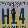 Traditionell wurde das Gebiet des heutigen Mississippi von Natchez, Caddo und Chickasaw bewohnt. Die ersten Europäer, die das Gebiet betraten, waren die Expeditionsteilnehmer mit Hernando de Soto. Die erste europäische Ansiedlung war französisch und in der Gegend von Biloxi.<br />Ausgehend von New Orleans stießen die französischen Kolonisten weiter ins Territorium des heutigen Staates vor. Dabei kam es immer wieder zu Auseinandersetzungen mit den Natchez. 1729 schließlich kam es zu einer militärischen Konfrontation, in deren Folge die Natchez fast ausgerottet wurden, die Franzosen aber das Staatsgebiet ebenfalls verließen