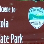 Ecola State Park<br />Viele Außenaufnahmen des Films Die Goonies wurden 1985 auf dem Gelände des Parks gedreht, ebenso die Schlussszene des Films Gefährliche Brandung von 1991, Teile des Films Kindergarten Cop, sowie die an der First Beach in La Push spielenden Teile des Films Twilight – Bis(s) zum Morgengrauen.<br /><br />Besucht am 17.9.2016