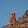 Das Preisniveau in Sedona ist höher als in anderen Gegenden Arizonas. Das gilt auch für die Galerien und Boutiquen, die überall in der Stadt zu finden sind. Insbesondere Touristen und gutbetuchte Senioren, die sich etwas Luxus gönnen möchten, zieht es hier her. Für schlechtbetuchte ist es auch zu teuer.....