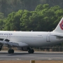 China Eastern Airlines - Airbus A320-251N - B-320H<br />HKT - 25.3.2023 - Louis' Runway View Hotel Zimmer 403 - 18:02