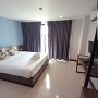 20.-29.3.2023 - Louis' Runway View Hotel - Phuket/Thailand - Zimmer 403<br />12.525 THB für 9 Nächte = 349,29 € = 38,81 € pro Nacht<br />