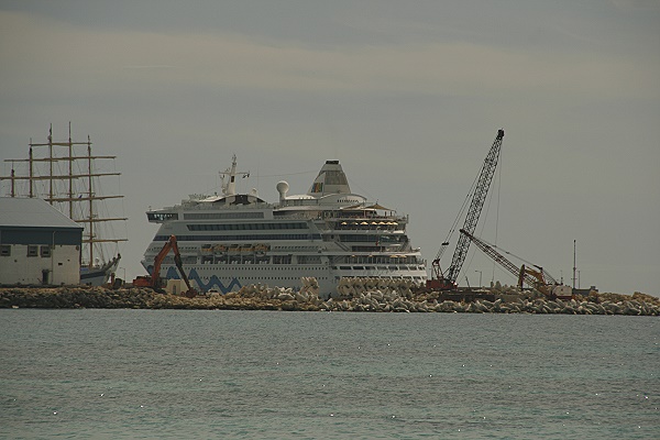 Barbados - Brandon's Beach mit Blick auf den Hafen