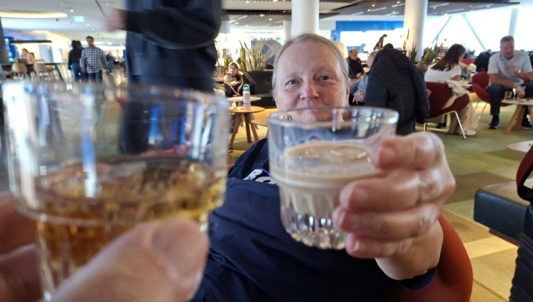 Non-Schengen Crown-Lounge AMS