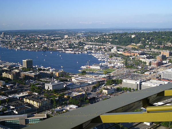 Blick von der Space Needle auf Seattle