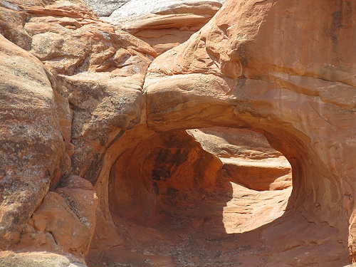 Arches National Park - der kleine Arch neben dem Tunnel Arch