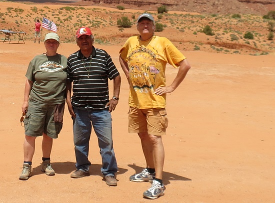 Gruppenfoto mit unserem Fahrer David