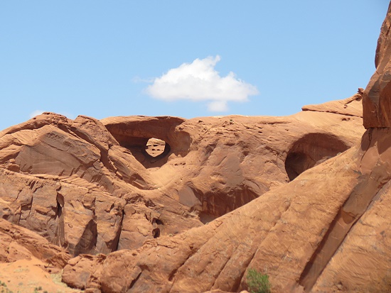 Monument Valley - Mirror Arch